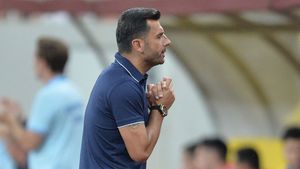 Un nou atac la adresa lui Dică: "Cum poate să spună că e a nu știu câta oară când echipa ia gol din faze fixe? A cui e vina?". Antrenorul vicecampioanei, criticat aspru pentru prestațiile echipei din ultimele etape 
