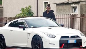 "Îmi pare rău, nu am văzut" :) Abia revenit în Italia, Balotelli a comis-o din nou:Ce făcea SuperMario la volanul unui Lamborghini