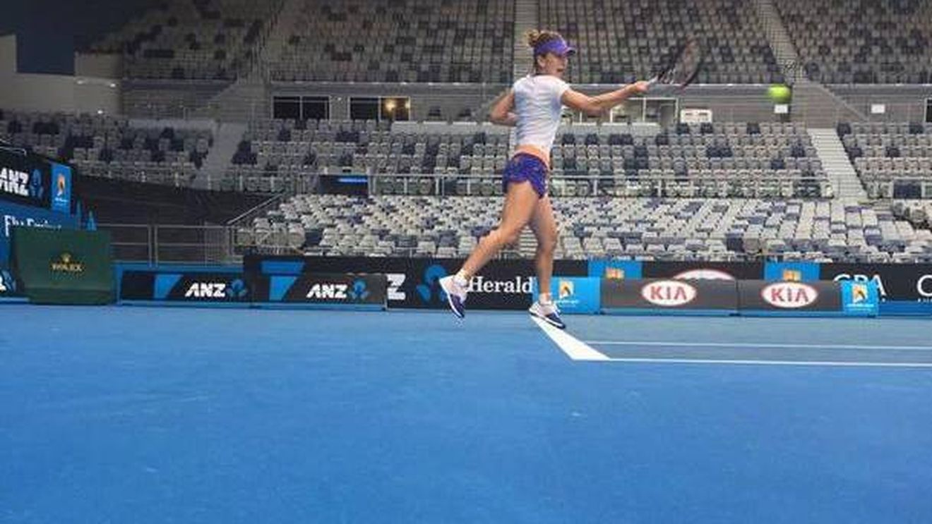 FOTO | Simona Halep pregătește debutul pe Rod Laver Arena, pe Hisense Arena. Pe ce lovituri le arată fanilor că insistă la antrenament 