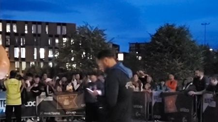 Atmosferă incredibilă creată de sute de români la Viking - FCSB! S-a scandat „Steaua, Steaua București” | VIDEO