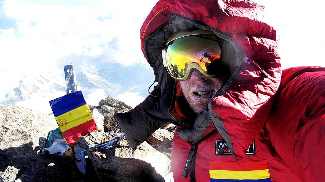 Ultimul alpinist român de pe Everest a fost evacuat cu un elicopter. Zsolt Torok e rănit la picioare și nu putea coborî singur de pe munte
