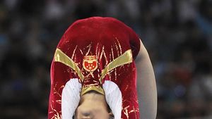 Cheng Fei, căpitanul echipei feminine chineze de gimnastică, ratează JO de la Londra