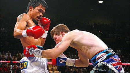 Manny Pacquiao l-a zdrobit pe Hatton