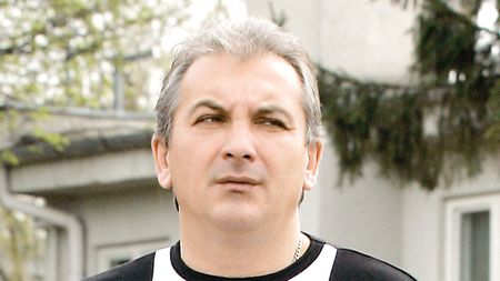 Trei fundași pentru „Meszi"