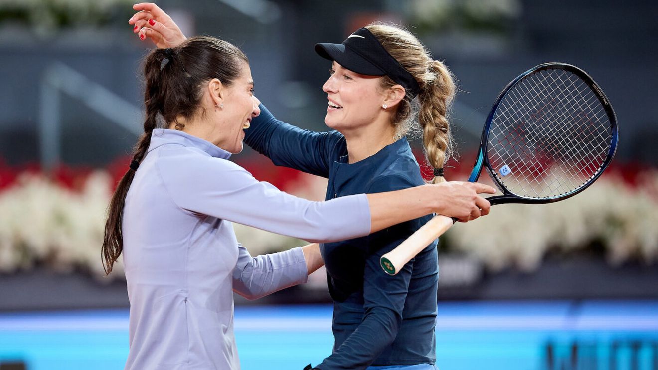 Sorana Cîrstea a eliminat-o pe controversata Jelena Ostapenko şi s-a calificat spectaculos, alături de rusoaica Anna Kalinskaya, în finala de dublu de la Madrid
