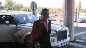 FOTO / Plecarea Stelei la Liverpool!** Becali: "Sunt sfinți Beatles? Mai bine mă duc la un călugăr decât la muzeul lor!"