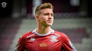 Claudiu Petrila a fost prezentat oficial la Rapid! Fostul jucător al CFR-ului este nerăbdător să facă senzație în Giulești: „Abia aștept!”