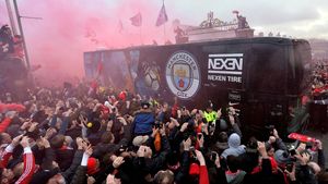 Guardiola a răbufnit: "Mulțumim că ne-ați protejat...să vă fie rușine! Nu mă așteptam la așa ceva de la un club precum Liverpool". VIDEO | Cum s-a văzut asediul "din interior"