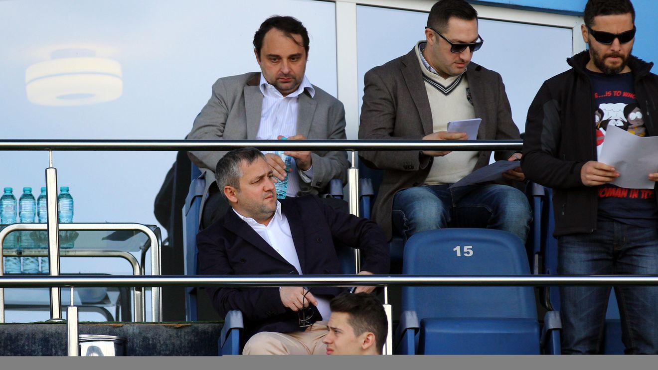 Dialog halucinant între patronul Craiovei, Mihai Rotaru, și moderatorul TV, Vali Moraru, după derby-ul oltenilor cu FCSB! "Dacă nu aveați drepturile TV, nu discutați cu mine la ora asta" vs. "V-a rugat domnul Papură să punem meciurile mai devreme pentru că e obosit și se culcă la 10 noaptea?"