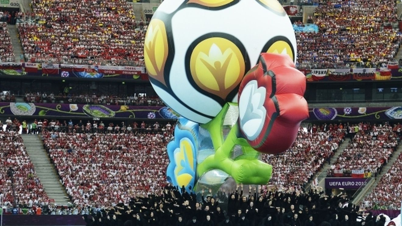 Euro trece la 24 de echipe din 2016!** Platini explică motivele: "Calitatea meciurilor nu va avea de suferit"