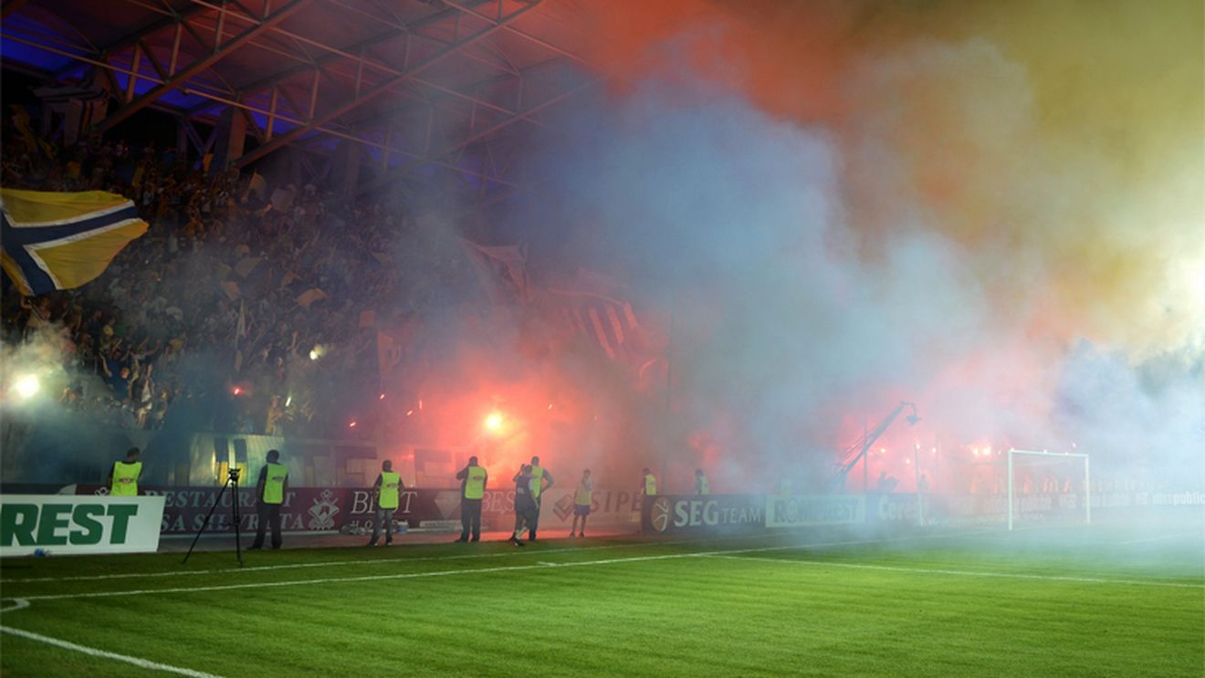 "Lupii galbeni" nu-și schimbă năravul. Petrolul, sancționat de FRF cu o amendă usturătoare după ce fanii și-au făcut de cap la un meci de juniori