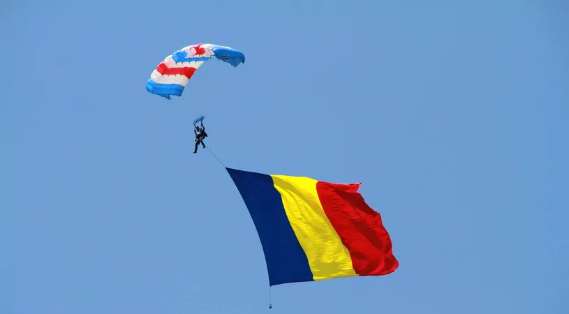 Zbor cu parașuta peste București. Tricolorul a coborât de la 1500 de metri, într-o demonstrație la Cupa Red Bull Ordinul Smaranda