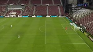 FOTO | E golul campionatului! Execuție senzațională a lui Mihai Voduț, "a la Hagi", în CFR - Viitorul 1-2