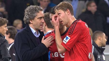 Scandalul anului în Germania: "O să spui așa!" Un cititor pe buze explică cum a fost instruit Kiessling să reacționeze după "golul fantomă". De ce nu i-a zis nimic arbitrului