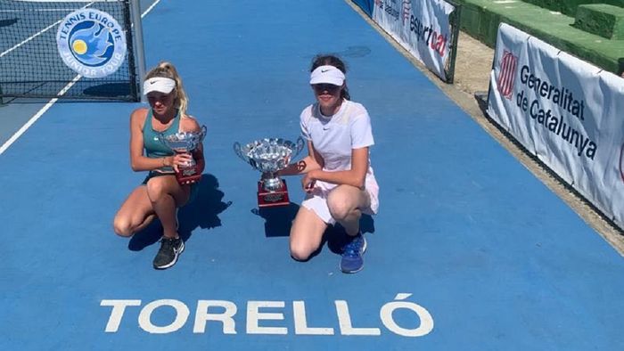 Când ambiția ține loc de bani! O puștoaică din România antrenată de tatăl ei a învins-o pe eleva lui Patrick Mouratoglou, aflată pe locul 1 în clasamentul junioarelor: „Singura susținere e din partea familiei!" FOTO EXCLUSIV