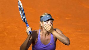 Maria Șarapova s-a calificat în optimi la Roland Garros. Rusoaica a trecut de Stosur în două seturi
