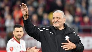 Pe ce şi-a tocat Rică Răducanu o parte importantă din avere. Soția a ajuns să-i ia pensia direct de la poştaş: "Boală grea"