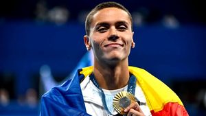Câți bani câștigă David Popovici dacă reușește un record mondial în Singapore la 100 sau la 200 de metri liber