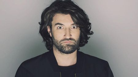 Smiley dărâmă două popice dintr-o lovitură! Lansează piesa "Flori de plastic" și scurtmetrajul animat conceput ca videoclip