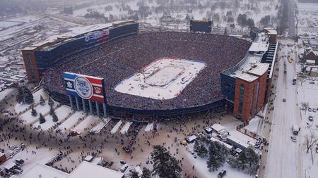 Record de asistență la un meci de hochei din NHL: 105.491 de spectatori - FOTO