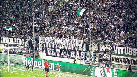 FOTO | Banner-ul care a luat prin surprindere Europa: mesaj de susținere pentru o echipă din România la meciul Barcelonei din Champions League