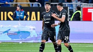 Nota uriașă primită de Florinel Coman după debutul fulminant în Serie A. I-a lipsit o sutime ca să fie omul meciului Cagliari - Parma 2-1