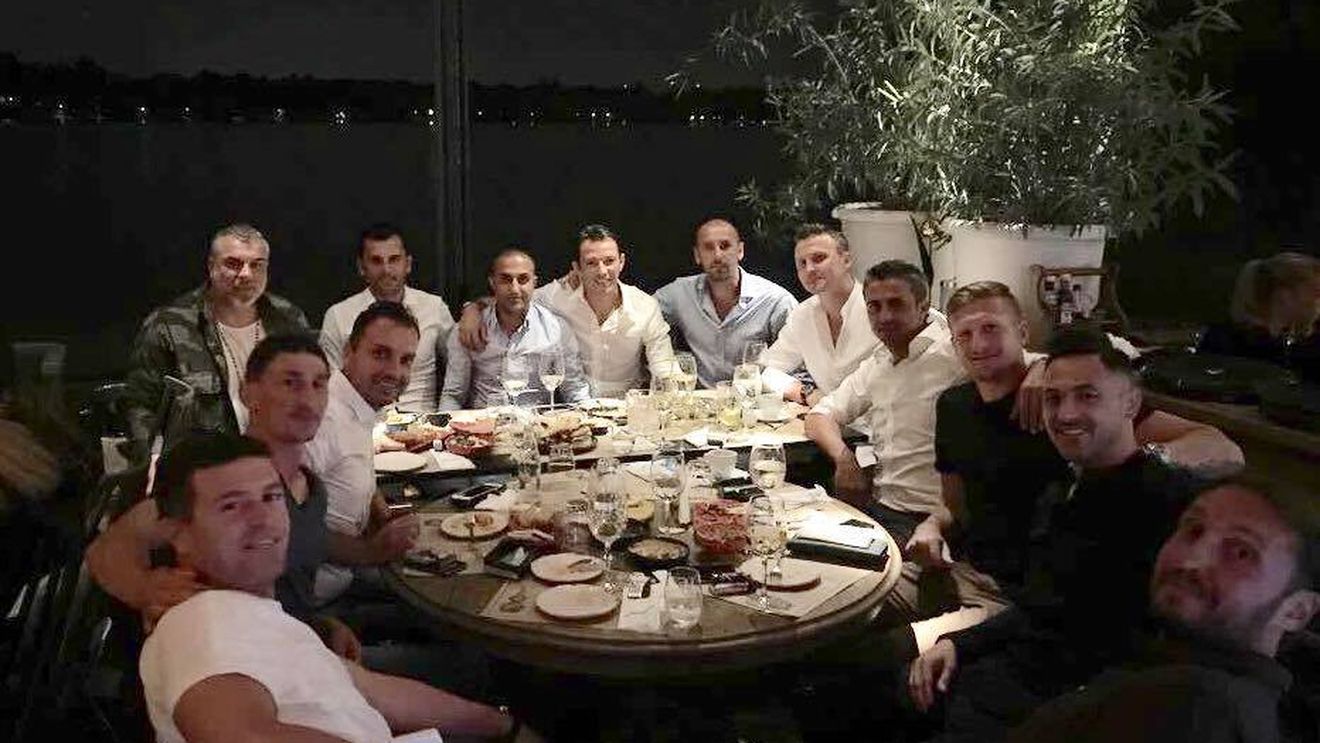 UEFAntasticii au venit lângă Dică înaintea celui mai important meci al carierei de antrenor: "M-am bucurat de prezența lor și am discutat despre meciul cu Sporting". Și Olăroiu i-a trimis un mesaj 