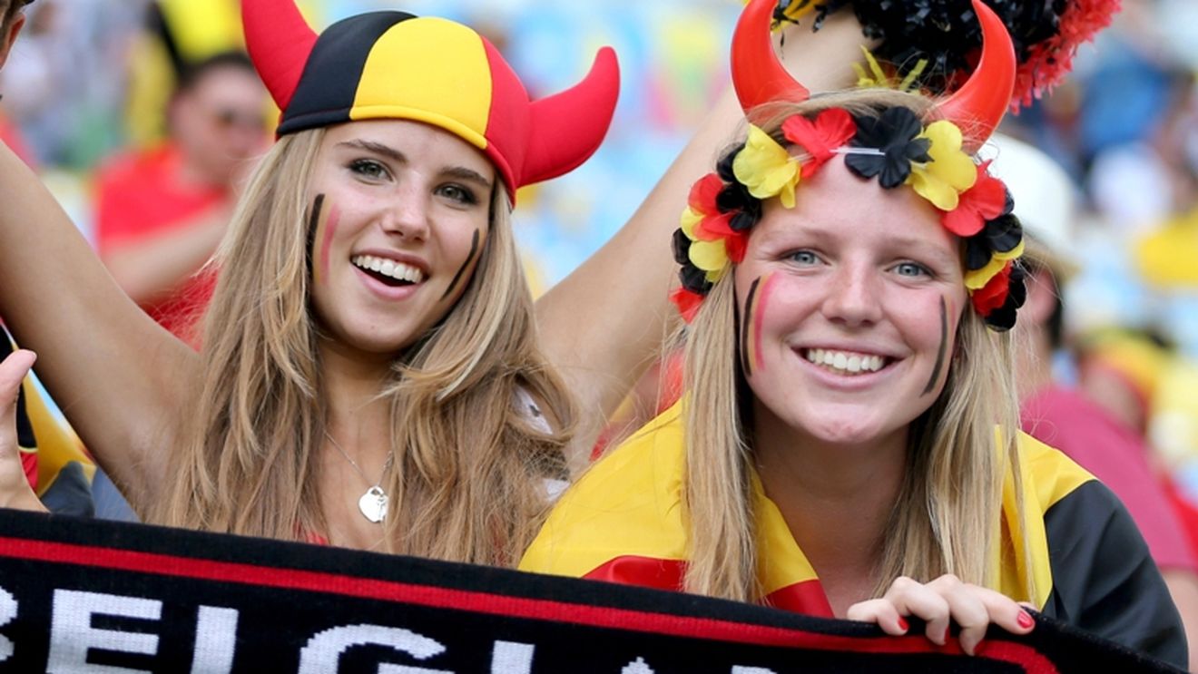 Blonda care a înnebunit o țară întreagă. "Nu înțeleg de ce mă urmăresc fotografii, nu vreau să fiu model" 