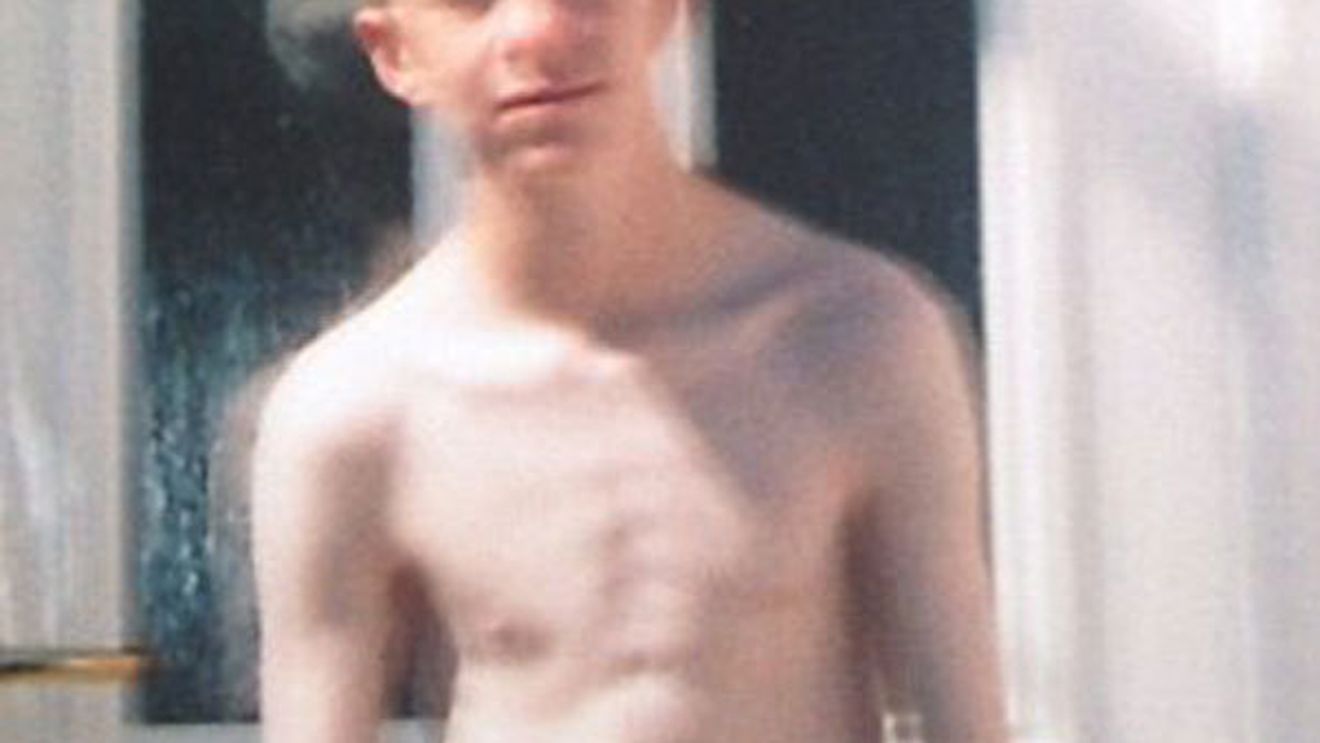 Sportul l-a transformat total. FOTO: Cum s-a schimbat un puști anorexic după ce a început să meargă la sală