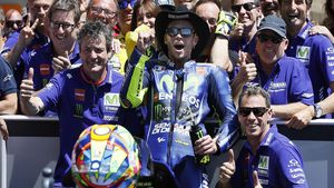 Marquez câștigă în Texas, dar Valentino Rossi este noul lider MotoGP după o cursă în care Vinales a căzut încă din primele tururi

