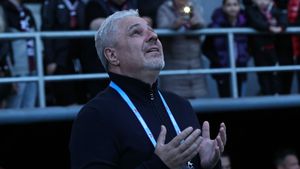 Cum a distrus Șumudică un fotbalist transferat pe bani grei la Rapid: „A greșit atunci”. EXCLUSIV