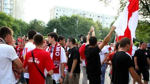 Tensiune înainte de derby:** fanii „câinilor” s-au luat la bătaie cu steliștii și cu jandarmii