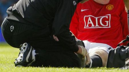 Presa din Anglia: "Manchester United coboară printre pământeni"