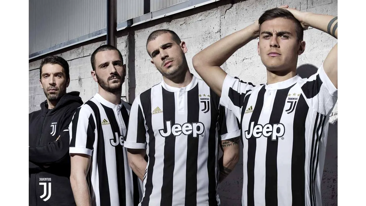 FOTO | Juventus și-a prezentat echipamentul pentru sezonul următor! Tricourile conțin noua siglă