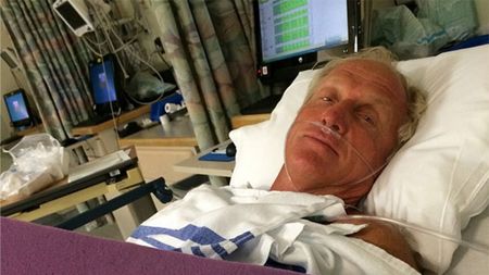 FOTO | La un pas de tragedie. Greg Norman și-a tăiat mâna cu o drujbă