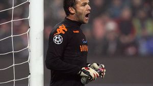 Scor de handbal la amicalul lui AS Roma împotriva unei echipe formate din fotbaliști semi-profesioniști. La pauză a fost 9-0. Lobonț a intrat și el în partea a doua