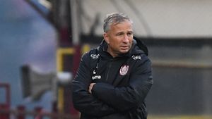 Dan Petrescu aruncă în aer CFR Cluj cu câteva dezvăluiri incendiare din interiorul clubului! Restanțe financiare uluitoare: a antrenat, practic, gratis de la începutul anului! Fotbaliștii au și ei mari probleme cu salariile: „Ăsta e adevărul”