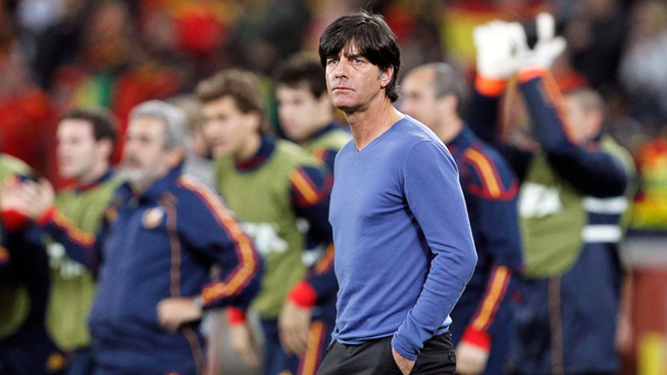 Low știe ce-l așteaptă cu azerii:** "Adversarii vor sta adunați pe o distanță de 20 de metri în fața careului lor"