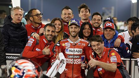 Debut genial de MotoGP! Dovizioso și Marquez, bătaie până în ultimii metri. Valentino Rossi, recuperare incredibilă!

