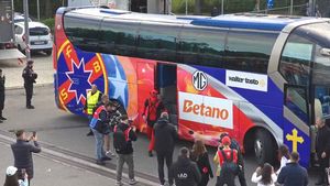 Autocarul FCSB pentru titlu conține un cuvânt ca o premoniție pentru Liga Campionilor. Cum arată autobuzul roş-albaştrilor