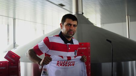 Rusescu a revenit în țară după prezentarea oficială la Sevilla: "Nu sunt idol peste noapte" Naționala, următorul obiectiv