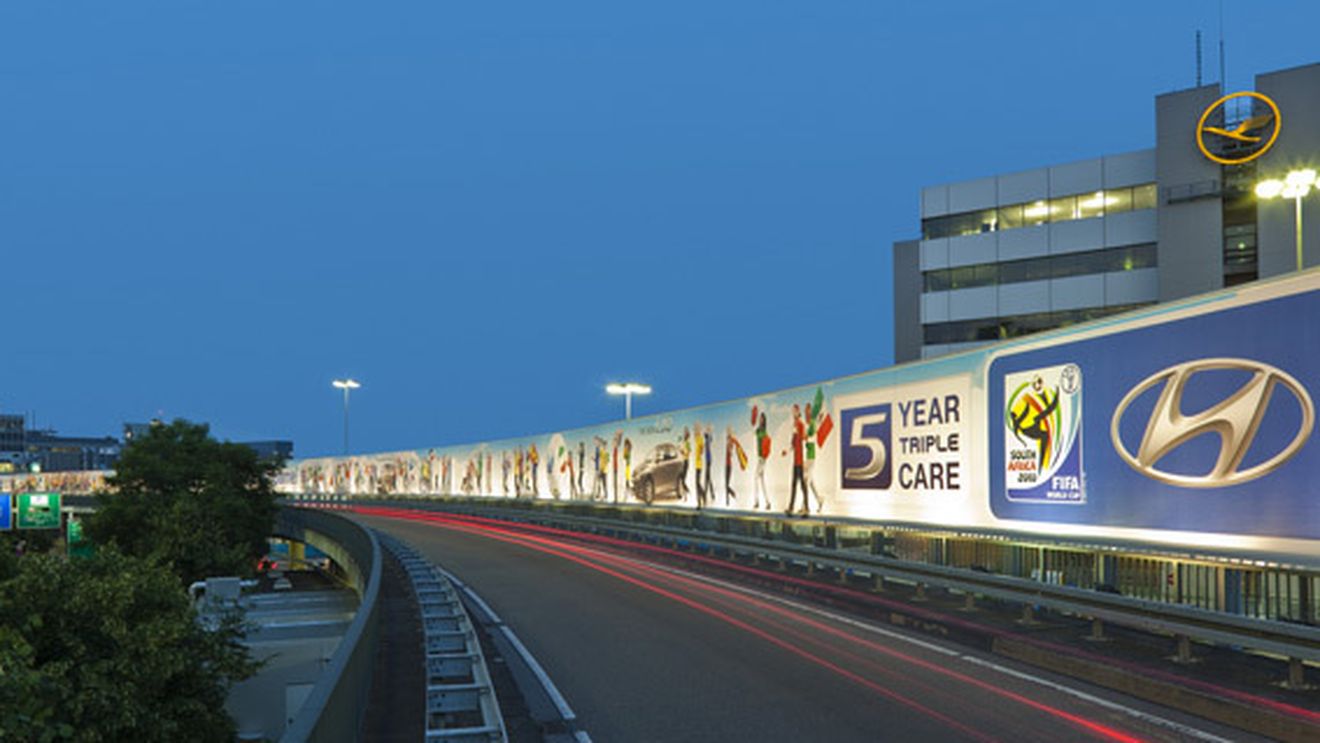 Hyundai dezvăluie o reclamă de 600 metri pătrați cu fanii de la Cupa Mondială