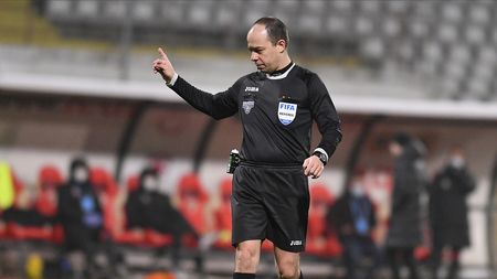 Marius Avram a dat verdictul despre faza controversată din CFR - Rapid 1-1: „Dacă ar fi dat penalty, nu l-ar fi chemat la VAR”