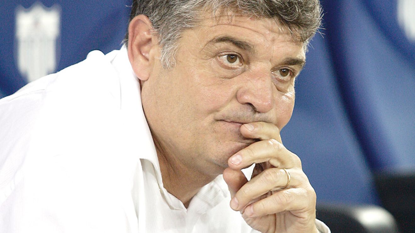 Andone își amenință jucătorii cu amenzi