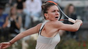 "Săraca Simona, s-a făcut din nou de râs!". Halep, făcută praf după înfrângerea usturătoare din finala de la Roma, cu Svitolina
