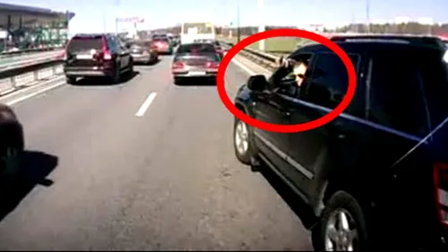 VIDEO Cu PISTOLUL pe bord! Cum se rezolvă mai nou problemele în trafic: