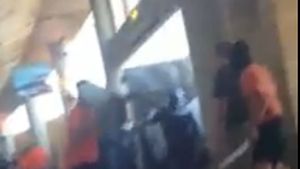 VIDEO Așa se strică bucuria unei rivale!** APOEL se pregătea de sărbătorirea titlului, dar AEK a ruinat TOTUL. Scenariu de coșmar