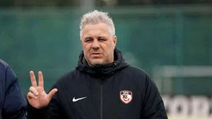 Un fost jucător din Bănie le taie aripile oltenilor: „Nu îl văd pe Marius Șumudică la Craiova!” | VIDEO EXCLUSIV