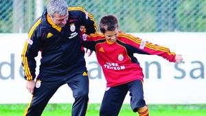 Ianis Hagi, despre tatăl său: "A avut o carieră fabuloasă, e un idol pentru mine. A fost între primii patru fotbaliști ai lumii"