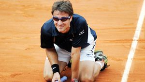 Tommy îi dă culoare Parisului